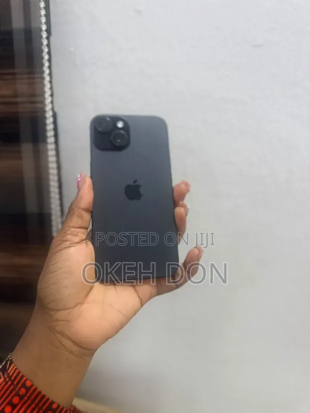 New Apple iPhone 15 128GB Black - 1