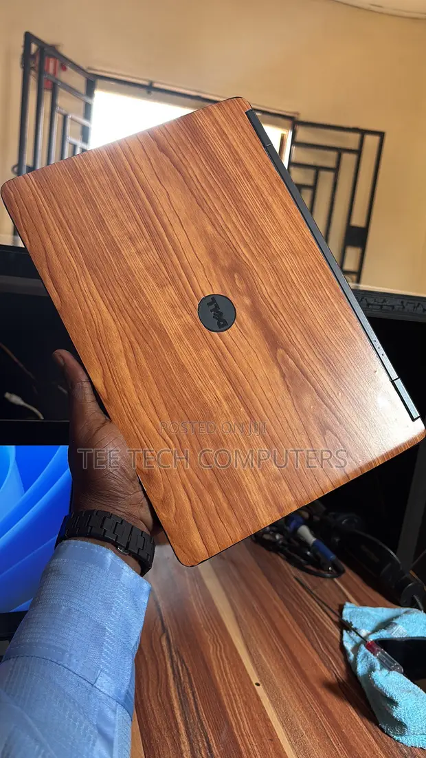 Fitar da Kwali da Lambobi na Laptop - 1