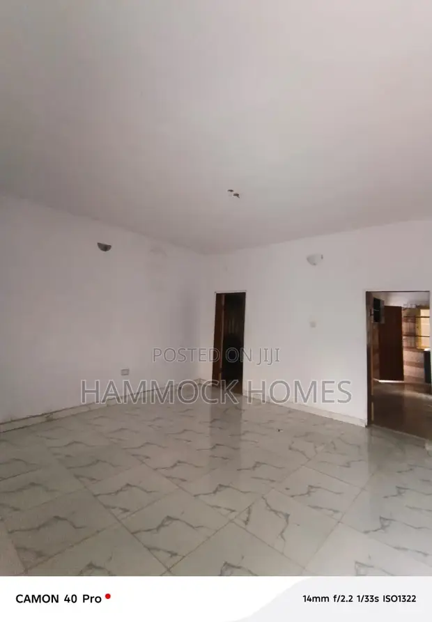 3-Bedroom Block of Flats don haya a Okeibadan Estate, Akobo - 1