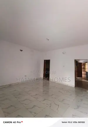 3-Bedroom Block of Flats don haya a Okeibadan Estate, Akobo