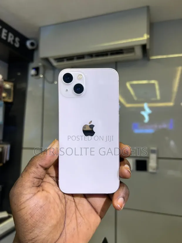 Apple iPhone 13 256GB White - 1