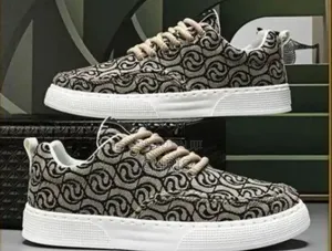 Sabbin Sneakers Akwai