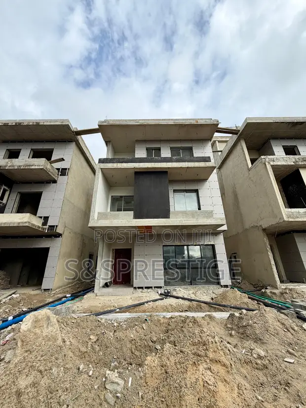 5-Bedroom Duplex for Sale in Banana Island - 1