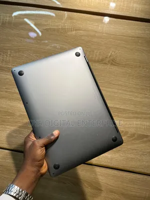 Apple MacBook Pro 2019 13" Intel Core i5 8GB RAM 256GB SSD