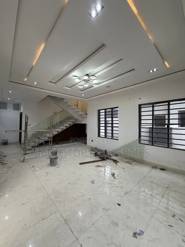 5-Bedroom Duplex with BQ & Pool in Independence Layout, Enugu - 1