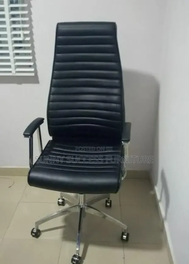 Swivel Office Chair with Straight Lines - 1
