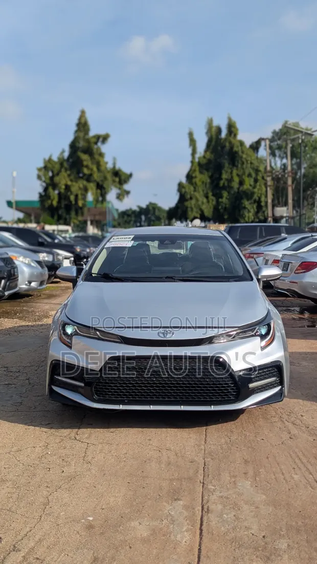 2021 Toyota Corolla LE Silver - 1