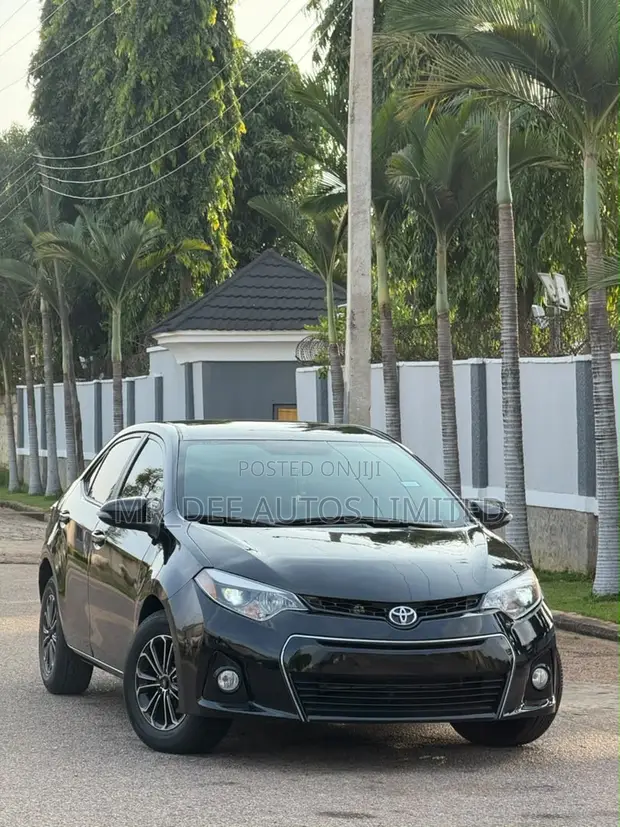Toyota Corolla 2015 Black - 1