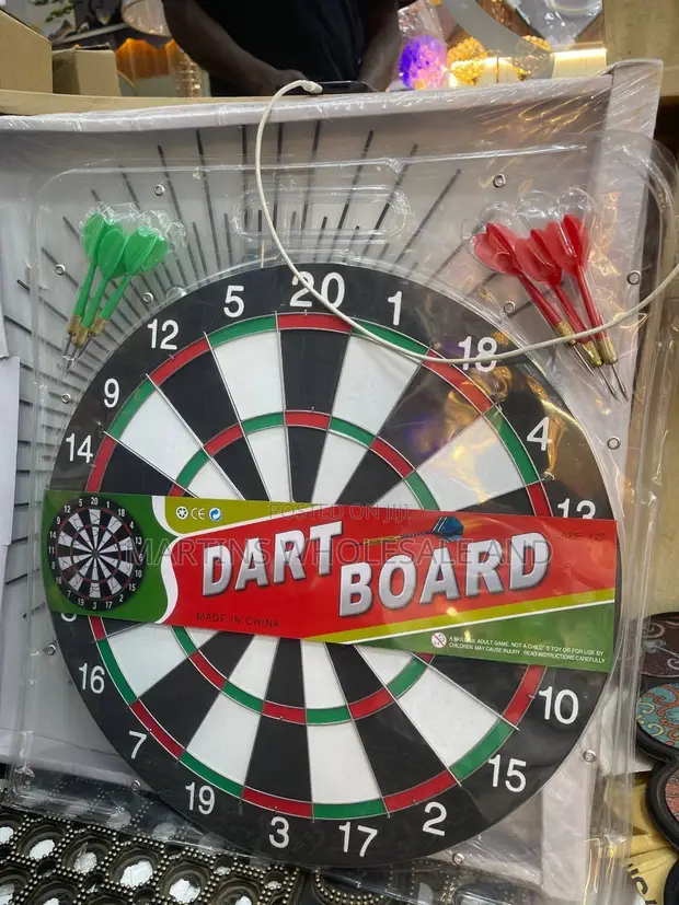 Brand New Hanging Dart Board Set with 6 Darts - 1