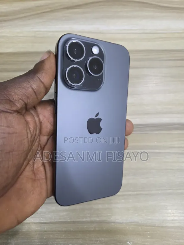 Apple iPhone 15 Pro 256GB Black - 1
