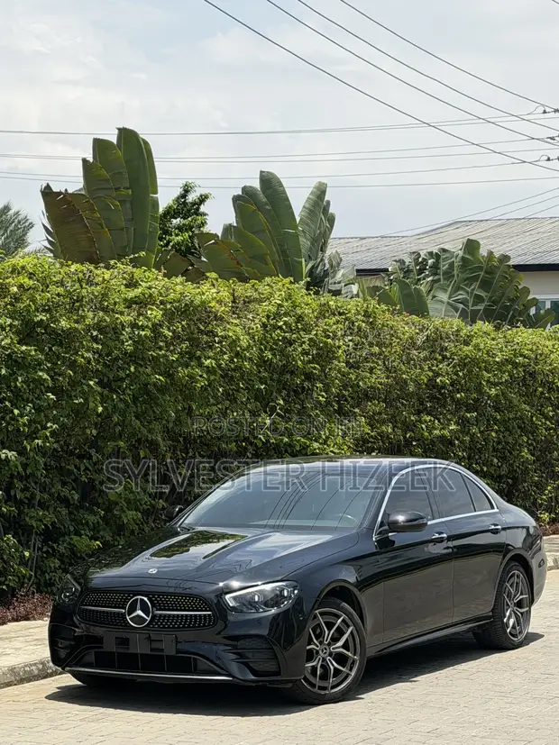 Mercedes-Benz E200 2021 Black - 1