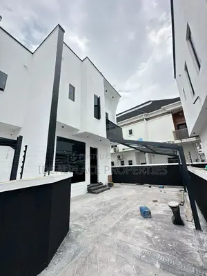 4 Bedroom Semi-Detached Duplex da BQ a Lekki