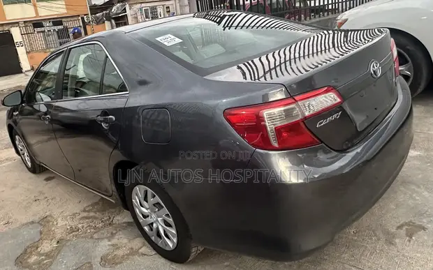 Toyota Camry Hybrid LE 2012 Gray - 1