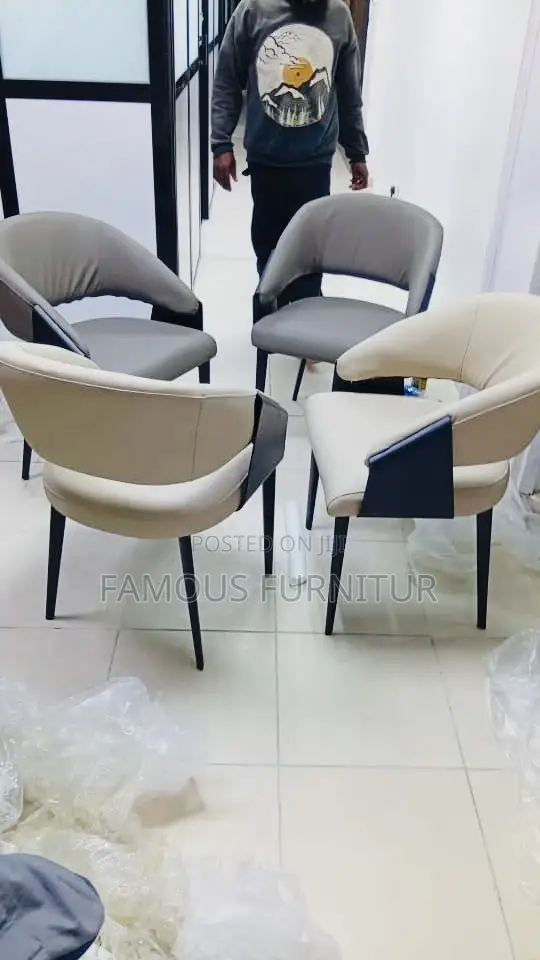 Modern Upholstered Leather Dining Chairs masu masu Curved Armrests - 1