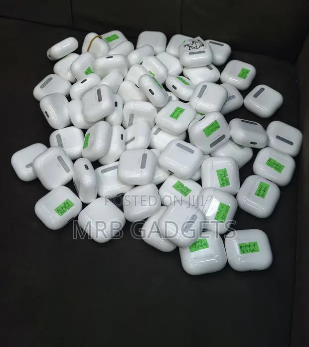 UK Used Apple AirPods 4 (Non-ANC) - 1