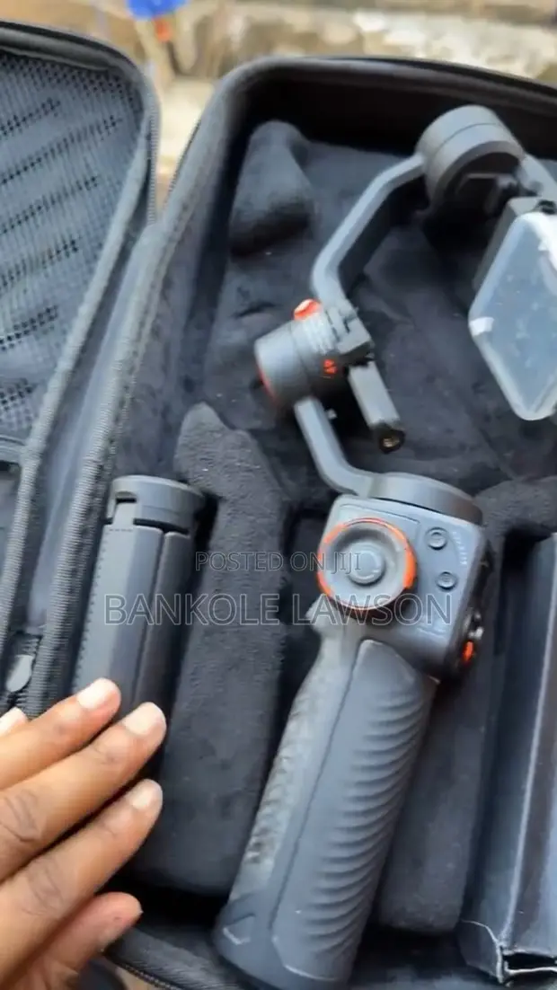 Hohem M6 Kit Gimbal Stabilizer with AI Fill Light - 1