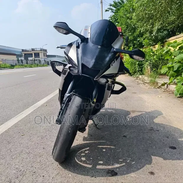 Yamaha R1 2024 Black - 1