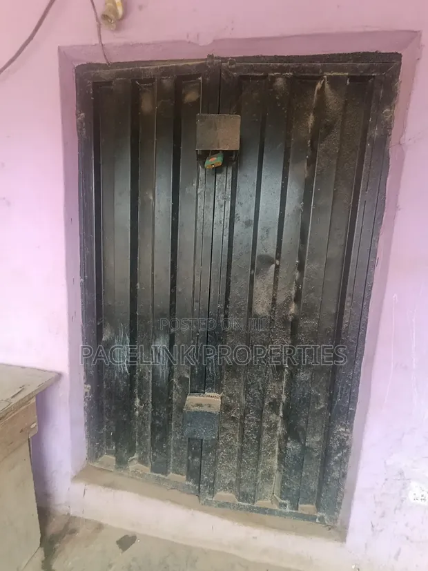 Siyarwa don Hayar Shago a Aboru, Iyana Ipaja, Legas - 1