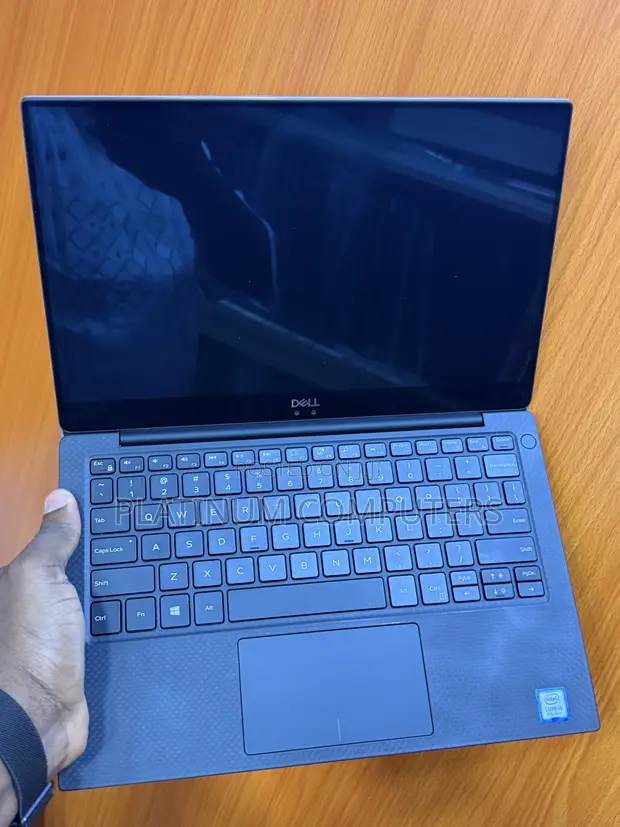 Dell XPS 13 9370 Laptop - Core i5, 8GB RAM, 256GB SSD - 1