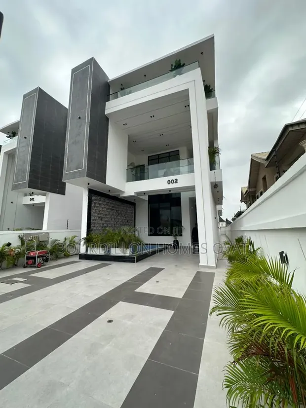 5-Bedroom Duplex with Pool & BQ in Ikota Villa Estate - 1