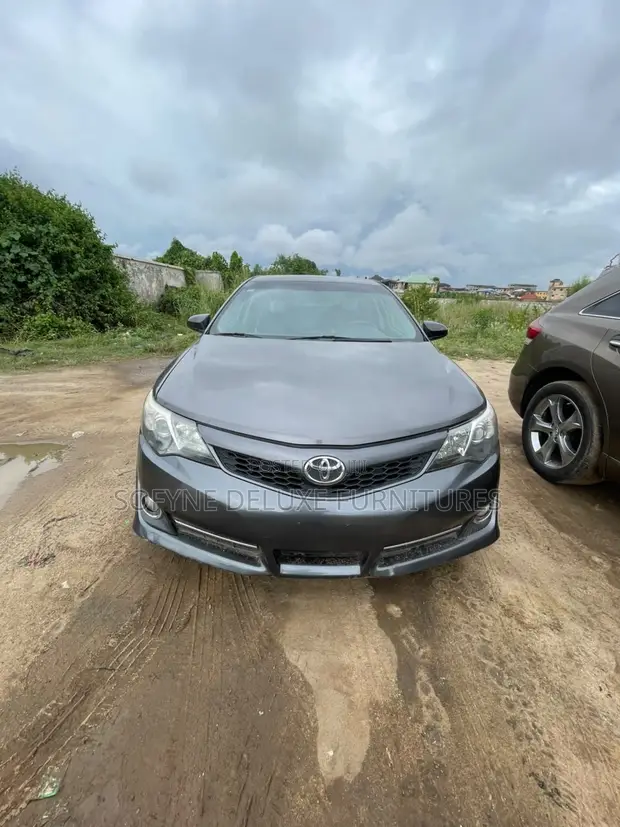 Toyota Camry 2013 Gray - 1