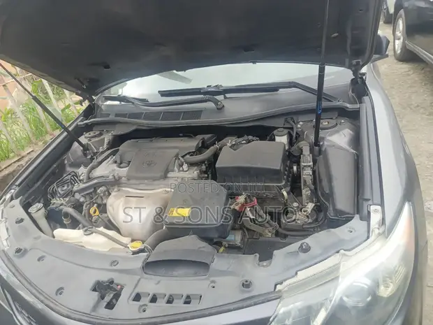 Toyota Camry 2012 Grey - 1