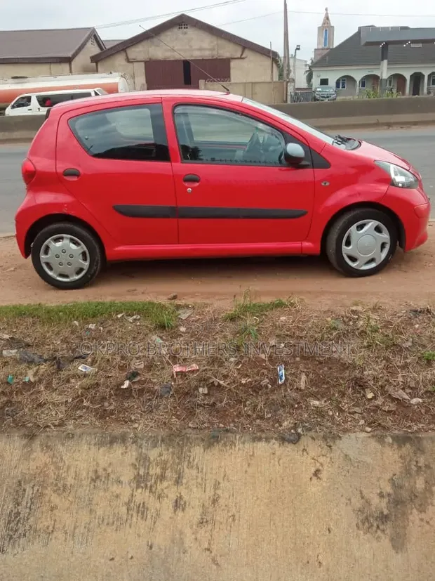 Toyota Aygo 2007 Red - 1