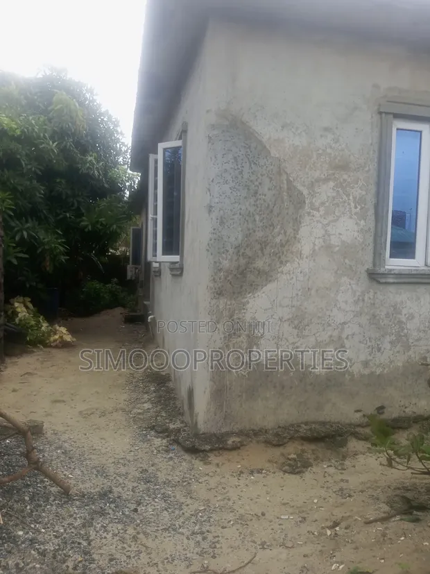 1 Bedroom Block of Flats for Rent in Royal Garden, Lakowe - 1