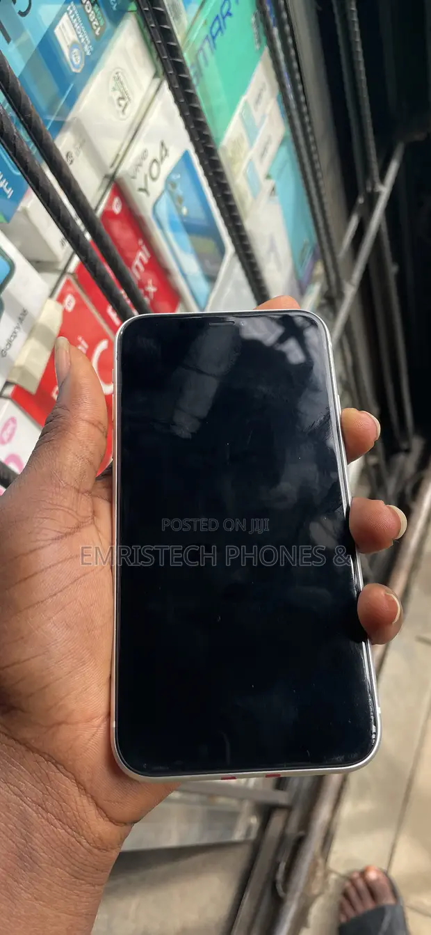 Apple iPhone XR 128GB White - 1