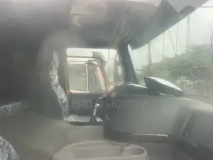 Sinotruk Howo Tankin Ruwa Mai Tsabta Sosai