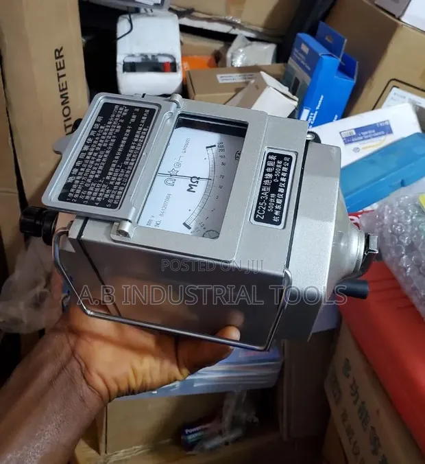 ZC25-3A Analog Insulation Resistance Tester - 1