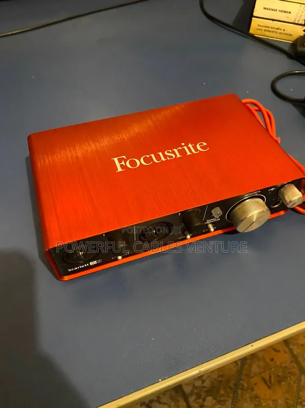 Focusrite Scarlett 2i2 (2nd Gen) USB Audio Interface - 1