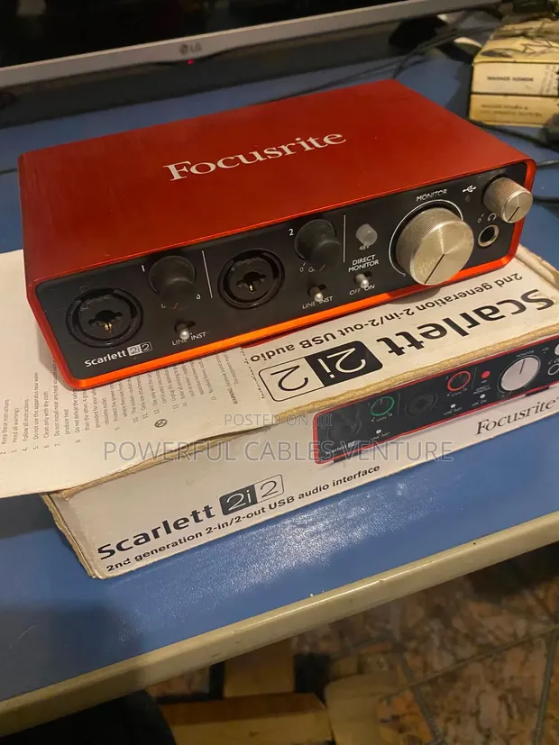 Focusrite Scarlett 2i2 (2nd Gen) USB Audio Interface - 1