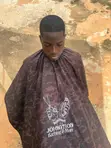 Kwararren Mai Gyaran Gashi da Kafar Mata - 1