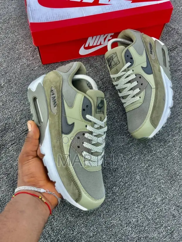 Ingantattun Nike Air Sneakers masu Girma - 1