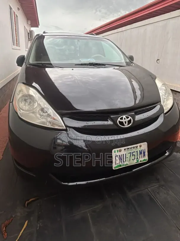 Toyota Sienna 2007 Black - 1