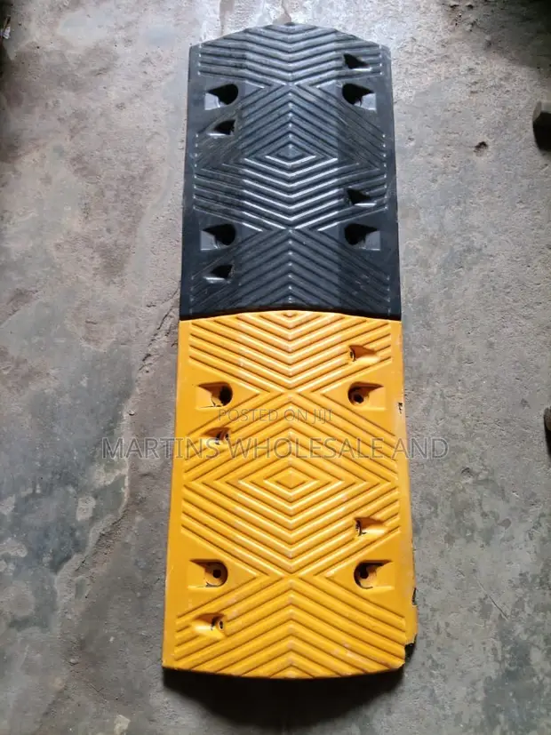 Heavy-Duty Modular Rubber Speed Bump - Yellow/Black - 1