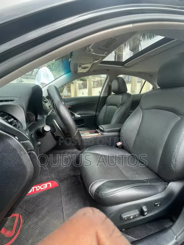 Lexus IS 2015 Baƙi - 1