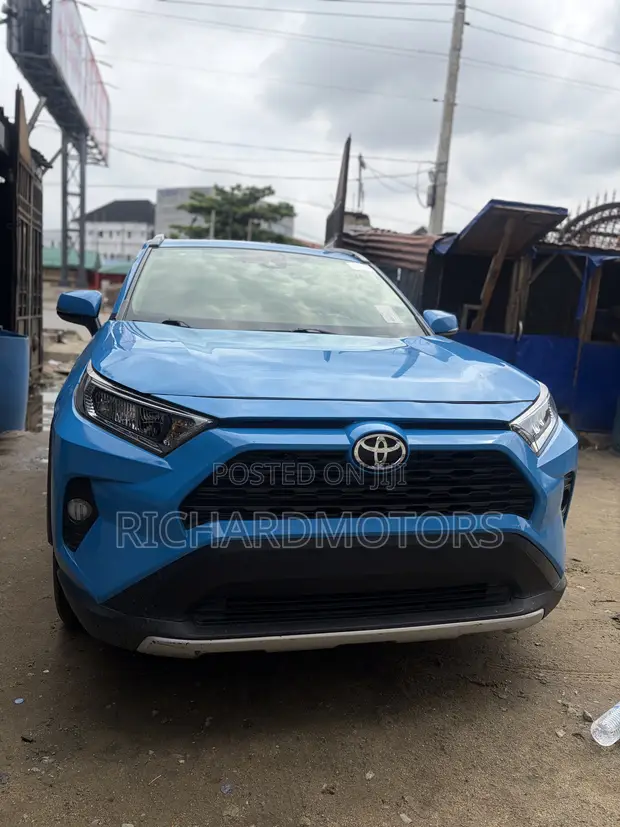 2020 Toyota RAV4 XLE Premium FWD - 1
