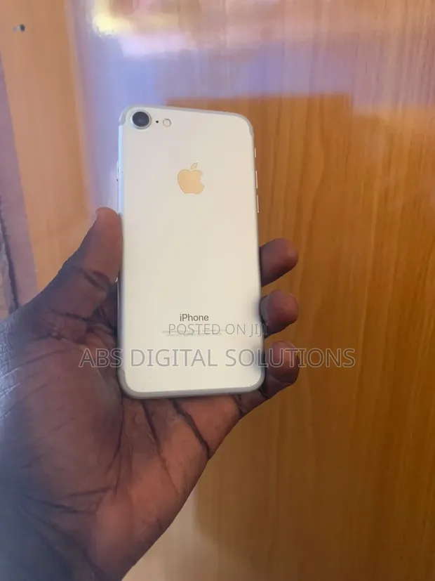 Apple iPhone 7 32GB White - 1