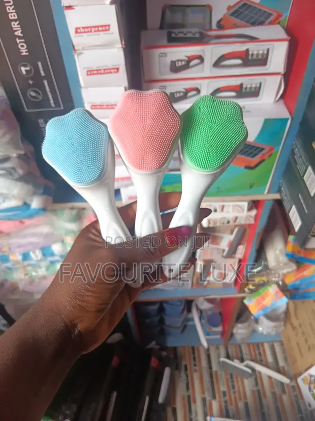 Silicone Facial Cleansing Brush - 1