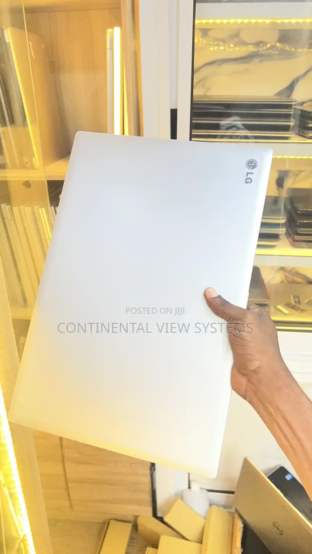 LG Laptop 8GB RAM, Intel Core i3, 250GB HDD - 1