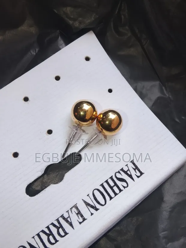Beautiful Yellow Gold-Plated Earrings - 1