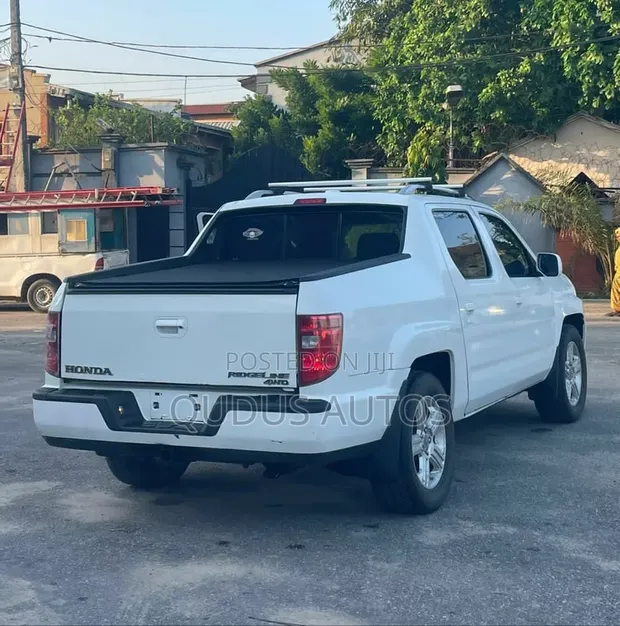 2011 Honda Ridgeline White - 1