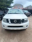 Nissan Pathfinder 2010 White - 1
