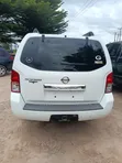 Nissan Pathfinder 2010 White - 2