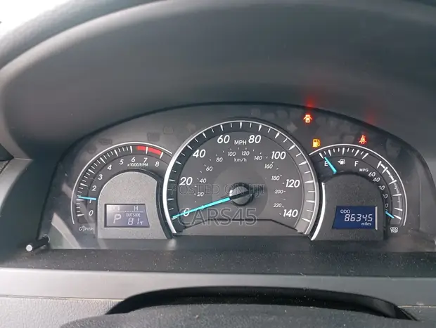 Toyota Camry 2013 Silver - 1