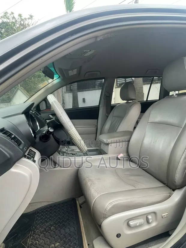 Toyota Highlander 2009 Grey - 1