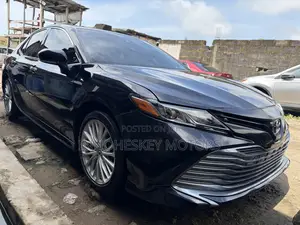 2019 Toyota Camry XLE (2.5L) - Black