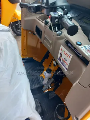 Sabon Bajaj RE Motar Sau Uku (2026) - Ja